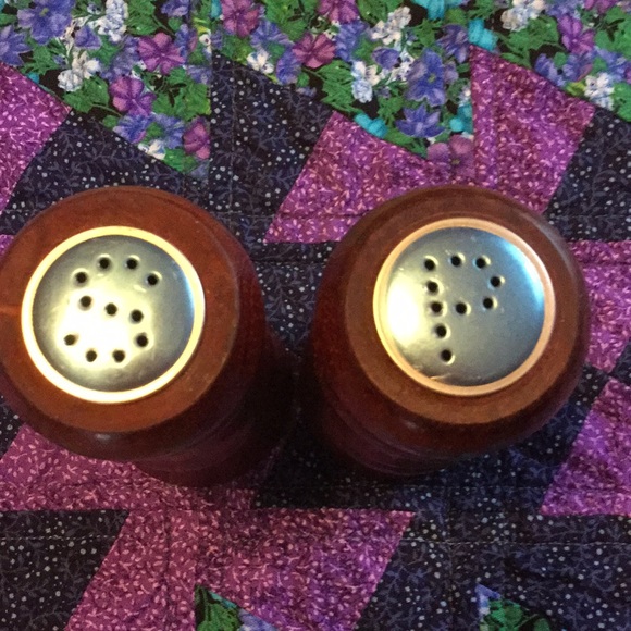 Hand turned salt and pepper shakers - Picture 2 of 4